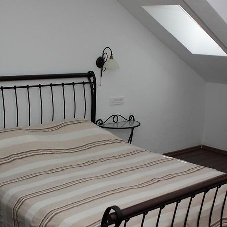 Apartments Vila Oksana Mimice Chambre photo