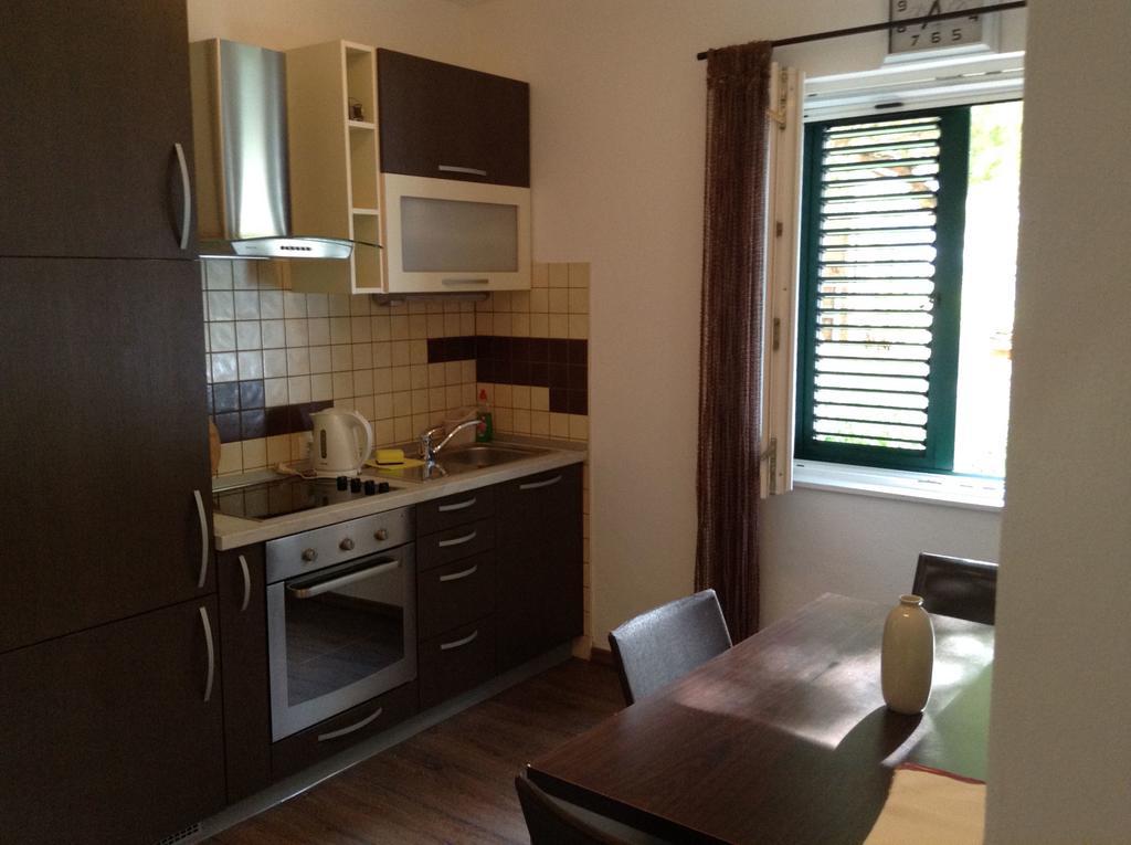 Apartments Vila Oksana Mimice Extérieur photo